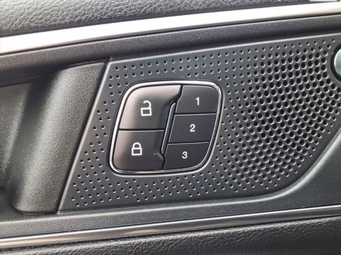 Used 2022 Ford Edge Titanium image 29