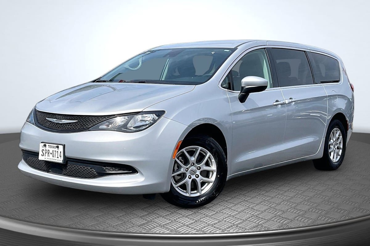 Used 2023 Chrysler Voyager LX FWD image 12