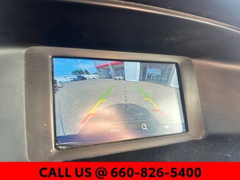 Used 2018 Ford Focus SE FWD image 16