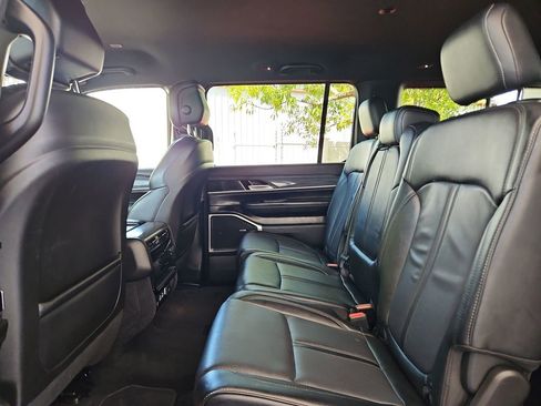 Used 2024 Jeep Wagoneer Series II w/ Flexible Seating Group AWD/4WD image 29