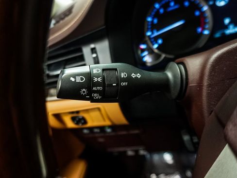 Used 2018 Lexus ES 350 w/ Luxury Package w/Wood Trim FWD image 29