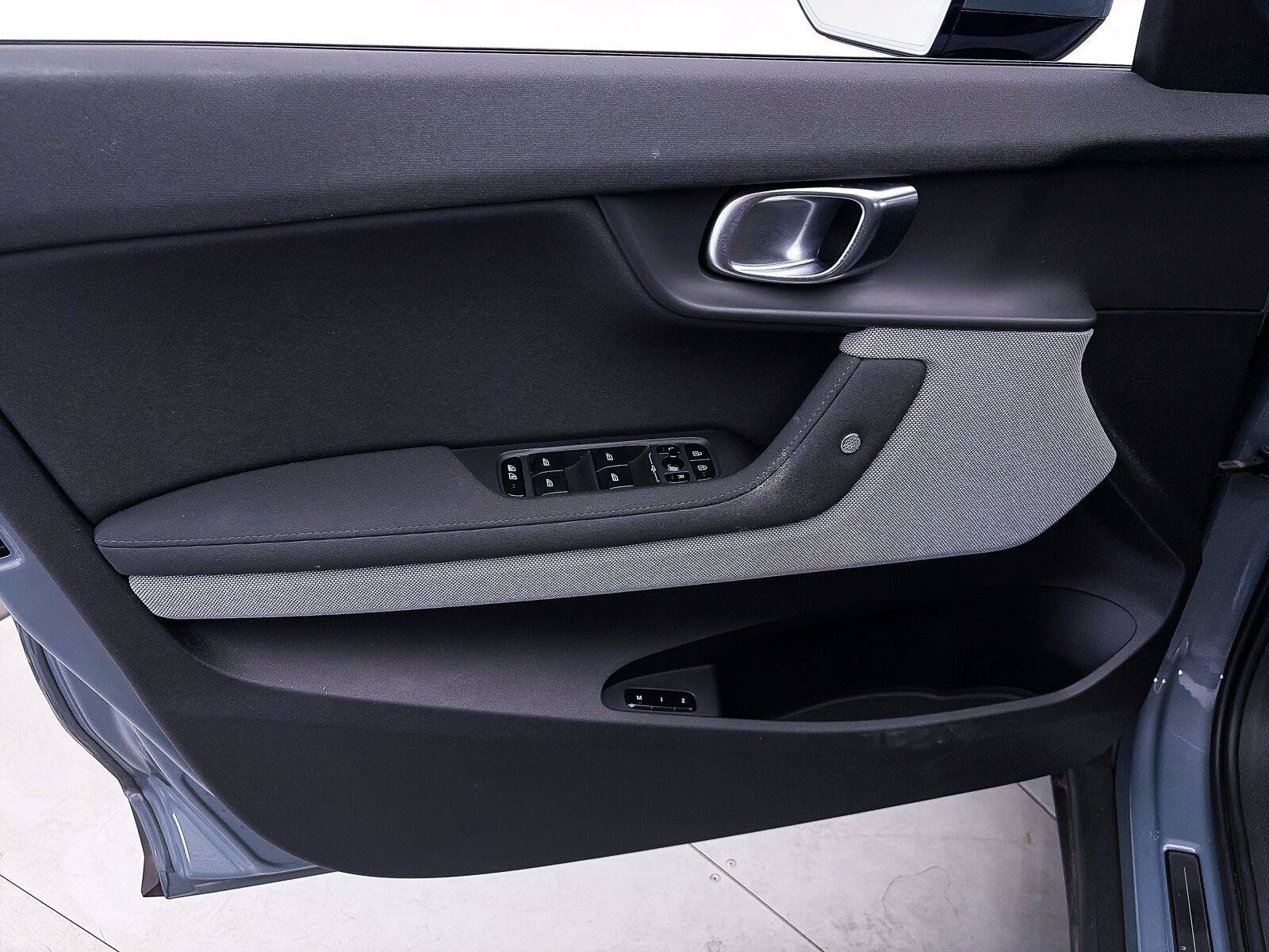 Used 2021 Polestar Polestar 2 w/ Performance Package AWD/4WD image 17