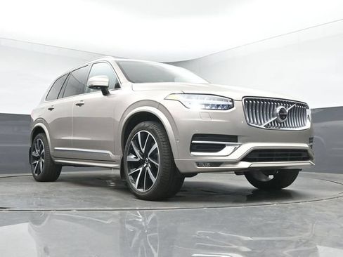 Used 2023 Volvo XC90 B6 Plus w/ Protection Package Premier AWD/4WD image 11