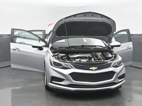 Used 2018 Chevrolet Cruze LT w/ Convenience Package FWD image 56