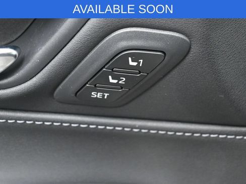 Used 2021 Toyota Venza XLE w/ Softex Package AWD/4WD image 14