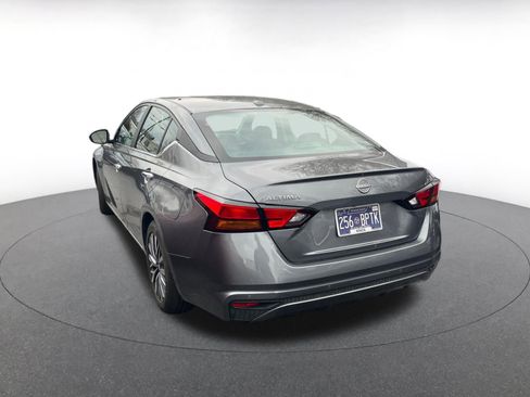 Used 2025 Nissan Altima 2.5 SV image 10