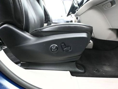 Used 2018 Chrysler Pacifica Limited w/ Advanced Safetytec Group FWD image 47