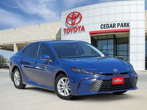 Used 2025 Toyota Camry LE w/ Convenience Package FWD image 1