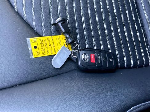 Used 2024 Toyota Highlander XSE AWD/4WD image 15