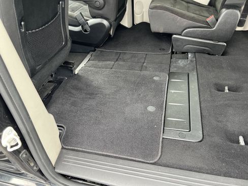 Used 2019 Dodge Grand Caravan SE w/ UConnect Hands-Free Group FWD image 46