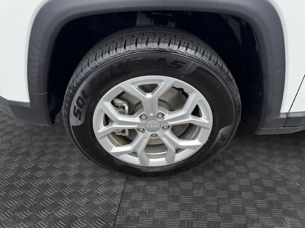 Used 2024 Jeep Compass Latitude AWD/4WD image 14