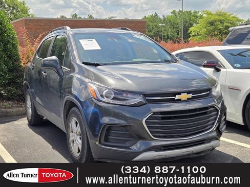 Used 2018 Chevrolet Trax LT w/ Sun & Sound Package FWD image 1