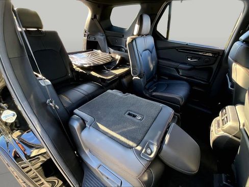 Used 2025 Honda Pilot TrailSport image 20