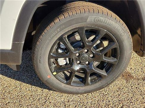 New 2026 Jeep Compass Latitude image 7