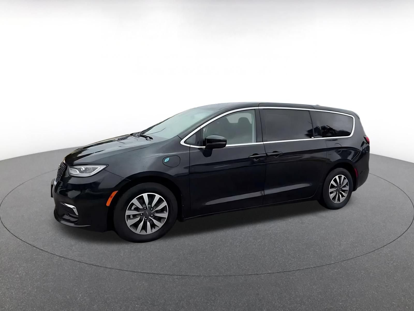 Used 2023 Chrysler Pacifica Touring-L FWD image 7