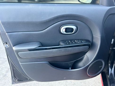 Used 2015 Kia Soul + image 9