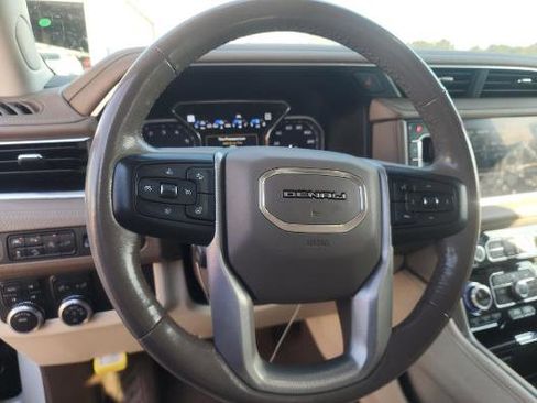 Used 2021 GMC Yukon Denali w/ Denali Premium Package image 10