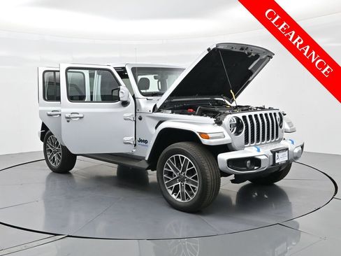 Used 2022 Jeep Wrangler Unlimited Sahara image 42