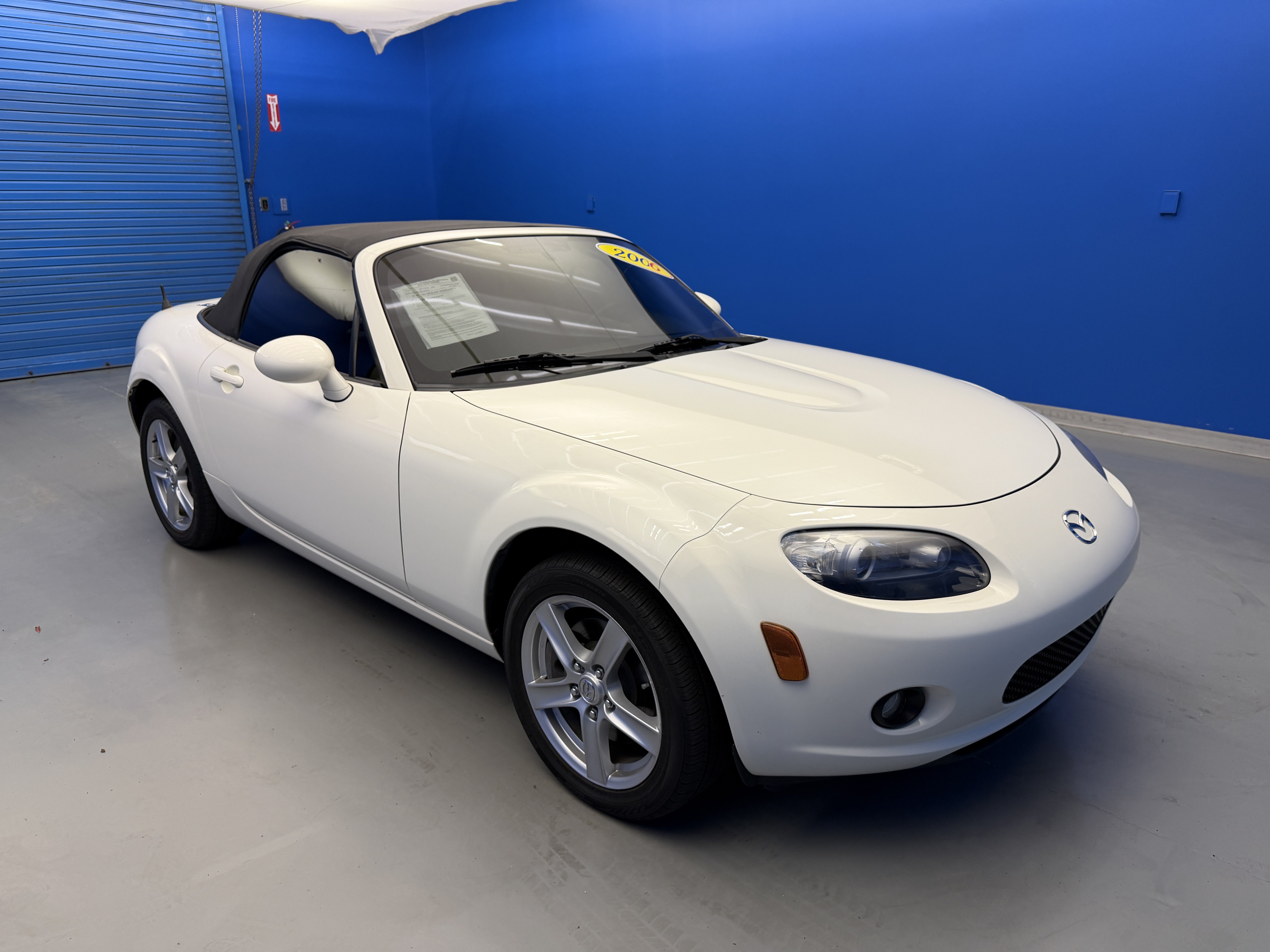 Used 2006 MAZDA MX-5 Miata Touring RWD image 2