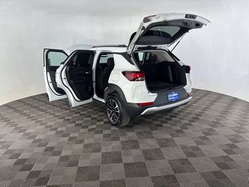 Used 2025 Chevrolet TrailBlazer LT AWD/4WD image 18