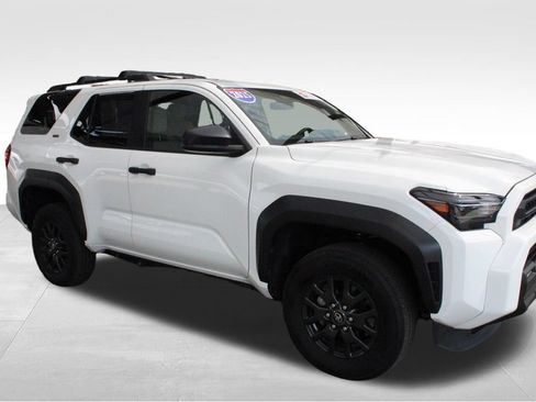 Certified 2025 Toyota 4Runner SR5 AWD/4WD image 18