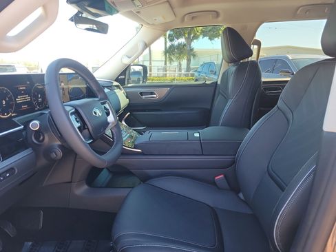 New 2026 INFINITI QX80 Luxe image 18