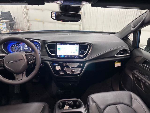 New 2026 Chrysler Pacifica Select w/ S Appearance Package AWD/4WD image 12