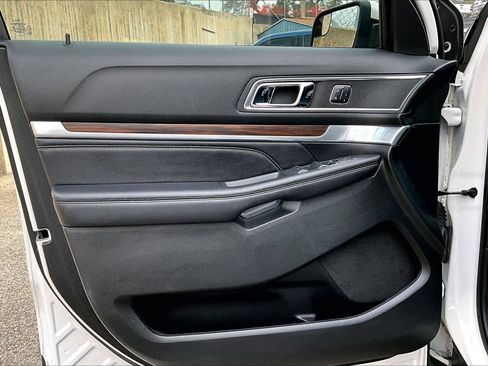 Used 2016 Ford Explorer Limited image 21
