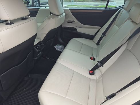 Used 2025 Lexus ES 350 w/ Premium Package FWD image 8