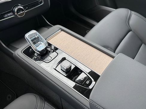 New 2026 Volvo XC90 B5 Core w/ Protection Package Premier image 15