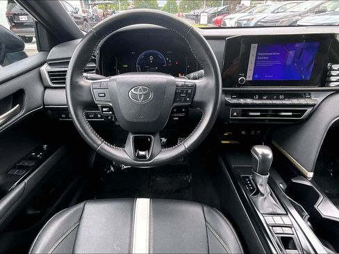 Used 2025 Toyota Camry SE FWD image 5
