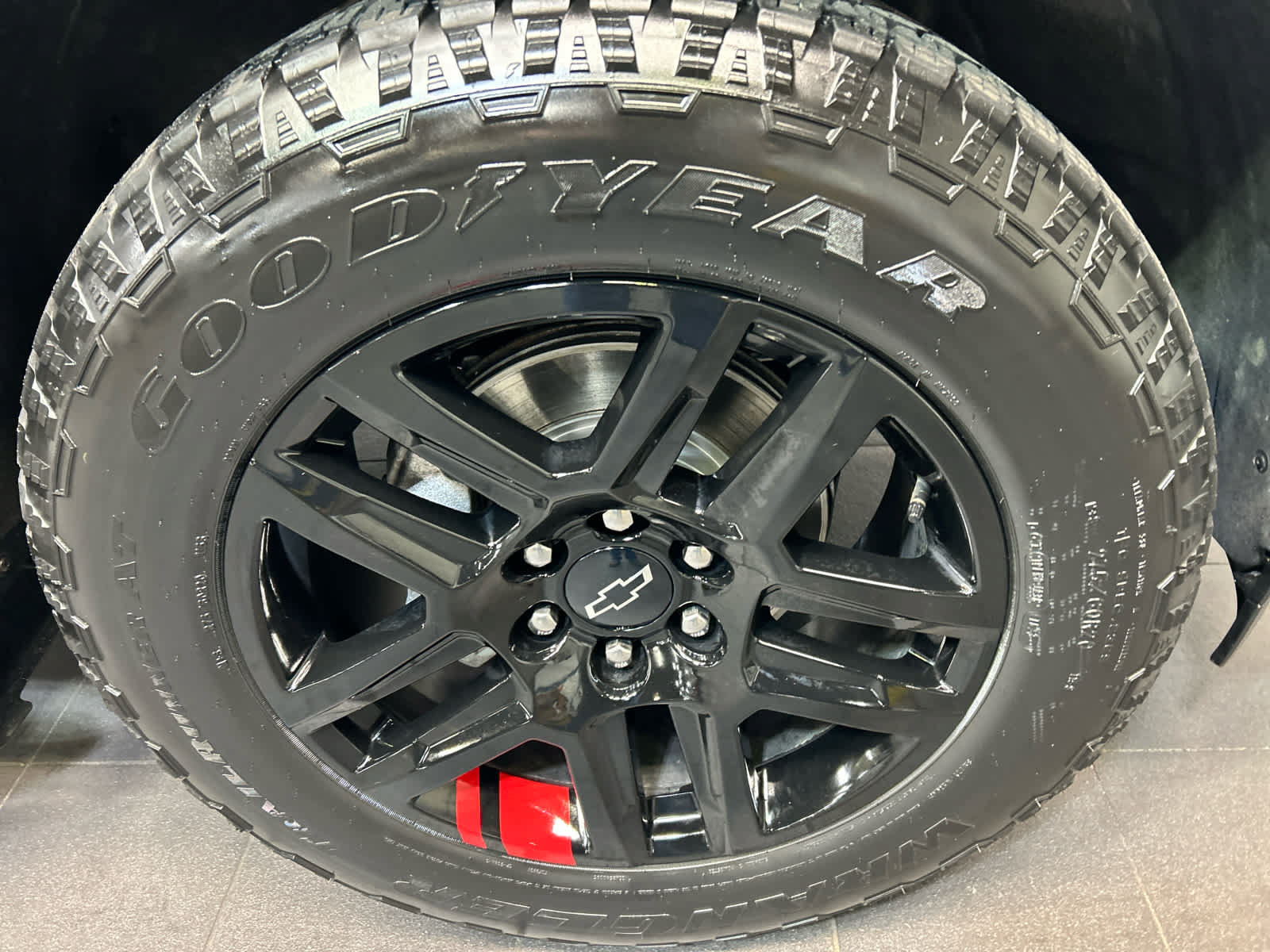 Used 2023 Chevrolet Silverado 1500 RST w/ Redline Edition AWD/4WD image 4