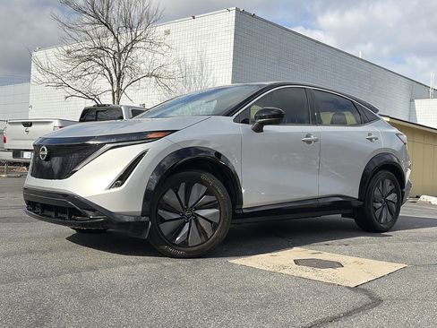 Certified 2023 Nissan Ariya FWD image 1