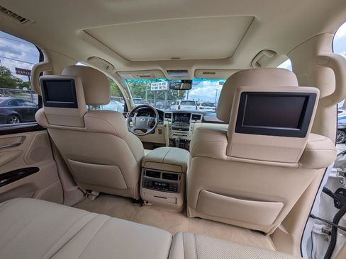 Used 2014 Lexus LX 570 4WD image 22