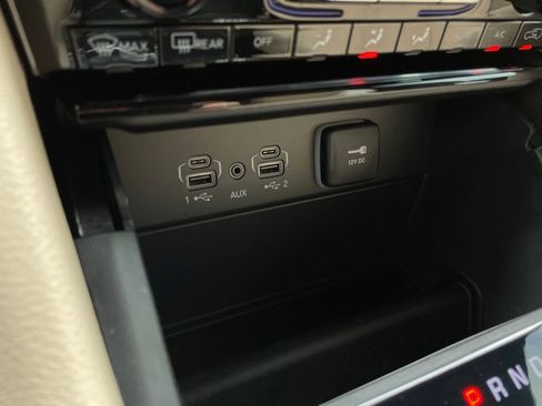 Used 2025 Jeep Grand Cherokee L Limited AWD/4WD image 19
