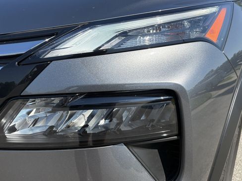 Used 2024 Nissan Rogue SV image 6