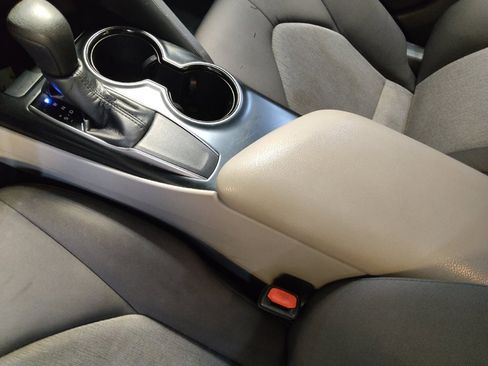 Used 2018 Toyota Camry LE image 26