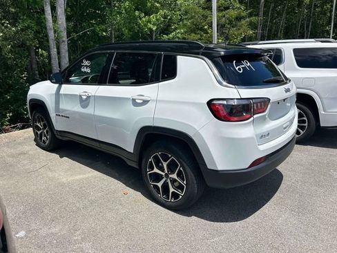 Used 2025 Jeep Compass Limited AWD/4WD image 6