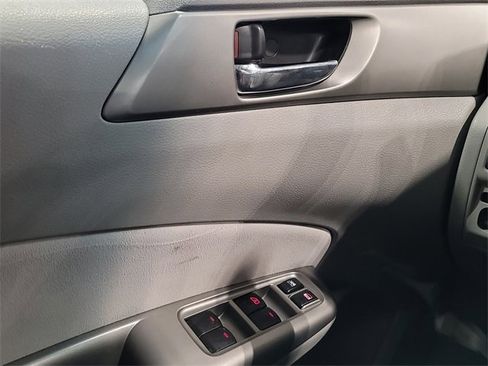 Used 2010 Subaru Forester 2.5X Limited image 18