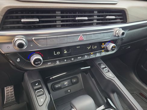 Used 2022 Kia Telluride SX w/ SX Prestige Package image 26