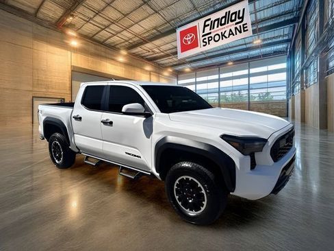 Certified 2025 Toyota Tacoma TRD Off-Road AWD/4WD image 2