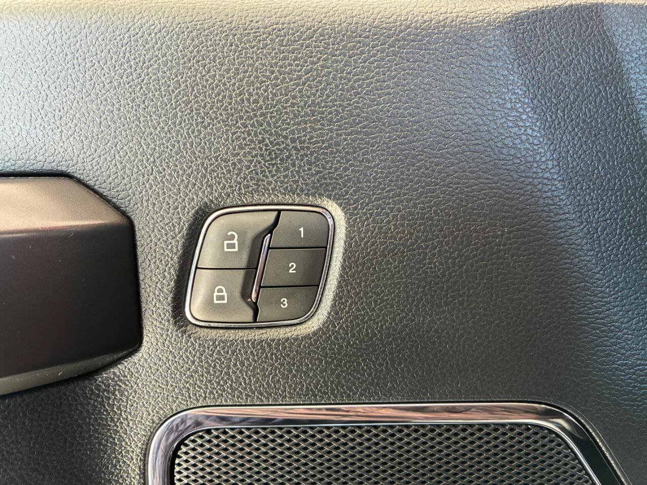 Used 2019 Ford F150 Lariat w/ Equipment Group 502A Luxury AWD/4WD image 10