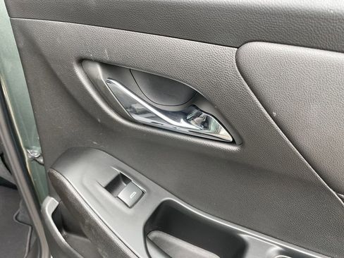 Used 2023 Chevrolet Traverse LT image 39