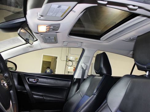 Used 2018 Toyota Corolla SE w/ SE Premium Package FWD image 23