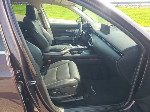 Used 2023 Genesis GV70 2.5T w/ Advanced Package AWD/4WD image 7