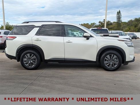 Used 2022 Nissan Pathfinder SV image 4