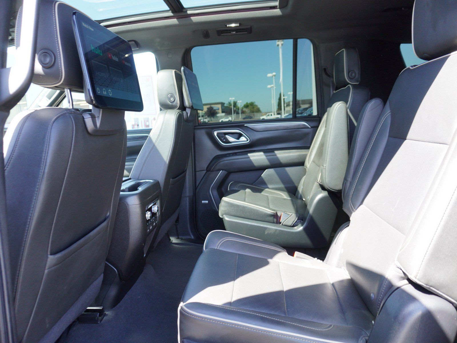 Used 2022 GMC Yukon XL SLT w/ SLT Premium Package AWD/4WD image 18