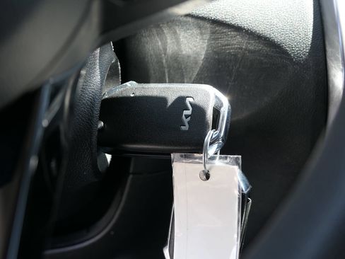 Used 2023 Kia Sorento LX FWD image 16