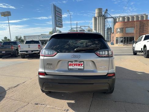 Used 2021 Jeep Cherokee Latitude Plus w/ Mopar Interior Package AWD/4WD image 7
