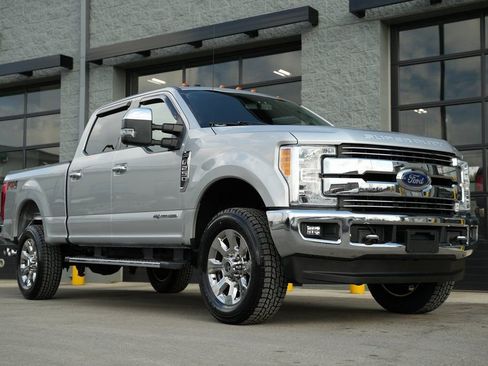 Used 2017 Ford F250 Lariat w/ Chrome Package image 26